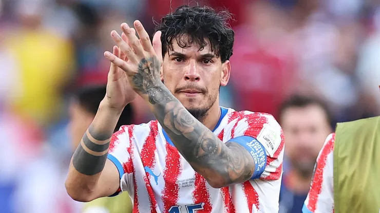 PHILADELPHIA, PENNSYLVANIA - JULY 04: Gustavo Gomez #15 of Paraguay applauds fans after the 0-1 loss during the FIFA World Cup 2026 Round of 16 match between Paraguay and France at Philadelphia Stadium on July 04, 2026 in Philadelphia, Pennsylvania. (Photo by Justin Setterfield/Getty Images)