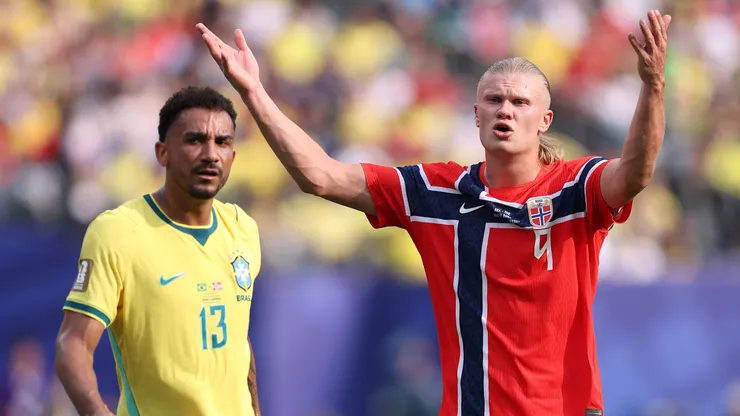 EAST RUTHERFORD, NEW JERSEY - JULY 05: Erling Haaland #9 of Norway and Danilo #13 of Brazil react during the FIFA World Cup 2026 Round Of 16 match between Brazil and Norway at New York New Jersey Stadium on July 05, 2026 in East Rutherford, New Jersey. (Photo by Justin Setterfield/Getty Images)
