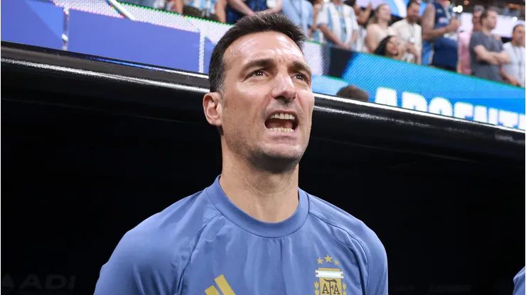 ATLANTA, GEORGIA - JULY 07: Lionel Scaloni, Head Coach of Argentina, sings the national anthem before the FIFA World Cup 2026 Round of 16 match between Argentina and Egypt at Atlanta Stadium on July 07, 2026 in Atlanta, Georgia. (Photo by Elsa/Getty Images)