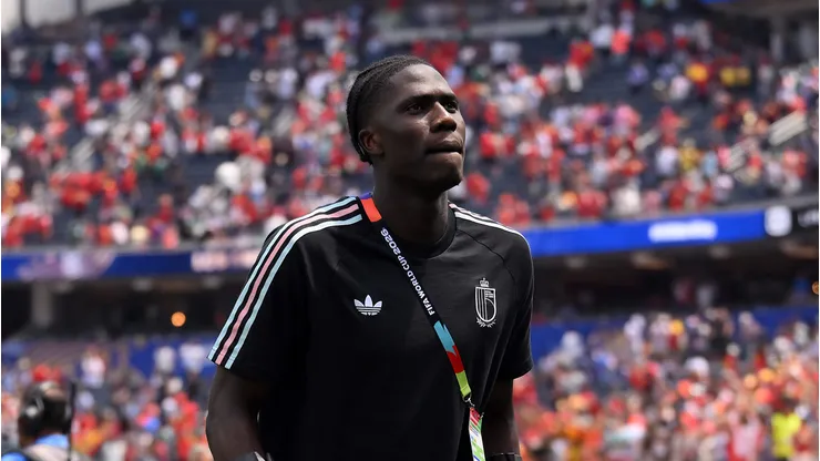Onana esteve presente de muletas no jogo entre Espanha x Bélgica