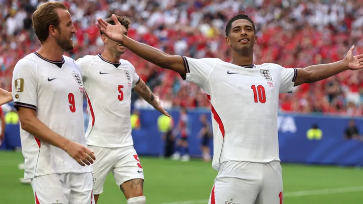 MIAMI GARDENS, FLORIDA - JULY 11: Jude Bellingham #10 of England celebrates with Harry Kane #9 after scoring the team's second goal during the FIFA World Cup 2026 Quarter Final match between Norway and England at Miami Stadium on July 11, 2026 in Miami Gardens, Florida. (Photo by Richard Pelham/Getty Images)