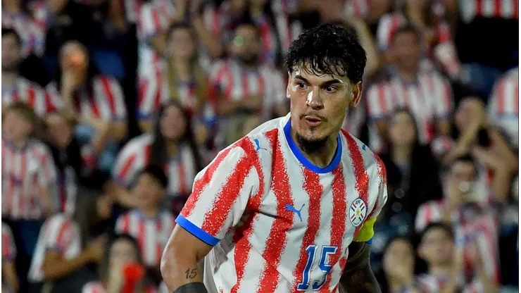 Gómez em partida pelo Paraguai. Photo by Christian Alvarenga /Getty Images