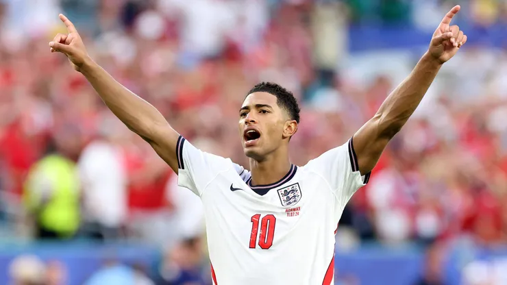 Jude Bellingham comemora vitória da Inglaterra diante da Noruega. (Photo by Justin Setterfield/Getty Images)