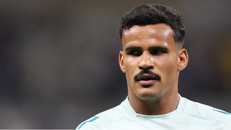 Kaiki Bruno durante aquecimento antes de jogo do Cruzeiro.