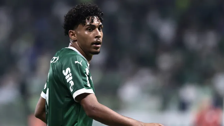 Luighi em partida pelo Alviverde
