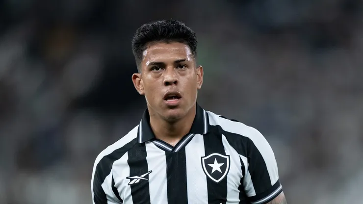 Matheus Martins jogador do Botafogo durante partida contra o Racing no estadio Engenhao pelo campeonato Copa Sul-Americana 2026. Foto: Jorge Rodrigues/AGIF