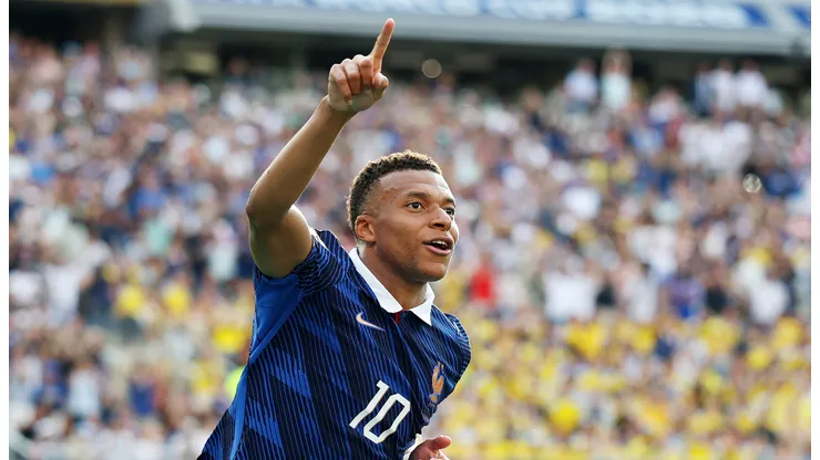 Mbappé é o destaque da França no Mundial - Foto: Al Bello/Getty Images