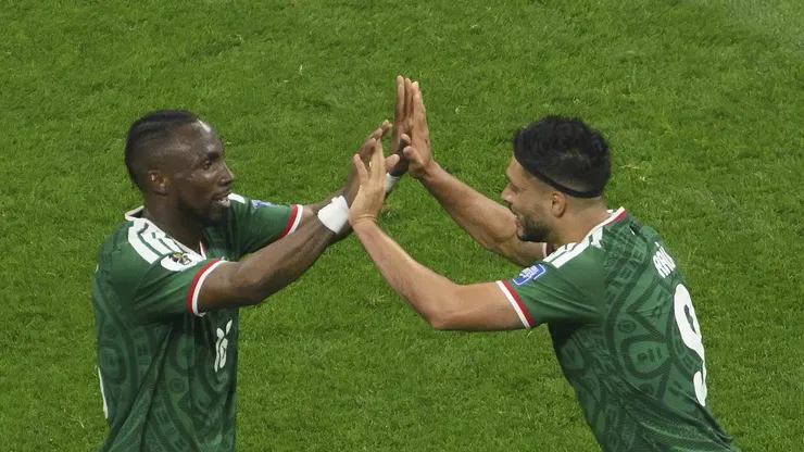 Quiñones e Raúl Jiménez em México x Equador na Copa