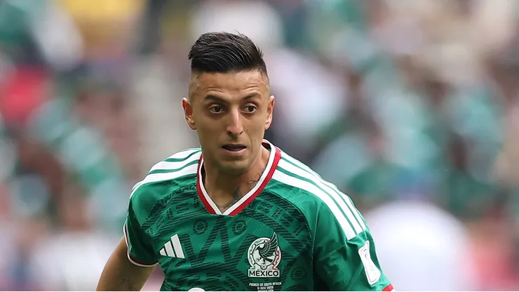 Roberto Alvarado, atacante da Seleção Mexicana - Foto: Luke Hales/Getty Images
