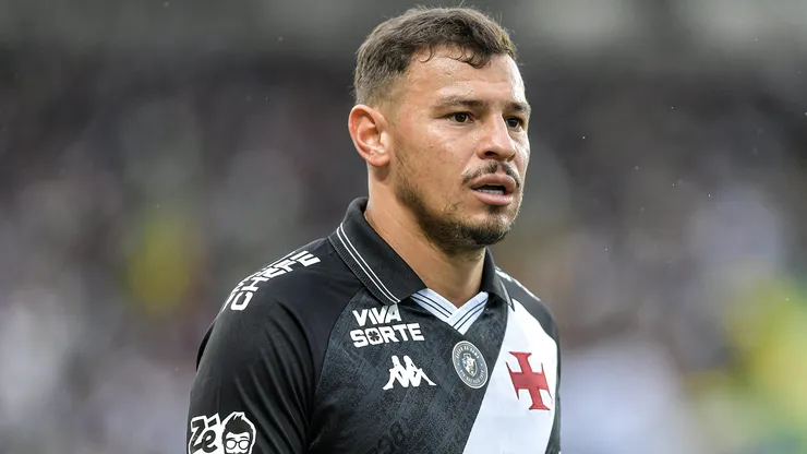 Hugo Moura, jogador do Vasco, durante partida contra o Atletico-MG no estadio Sao Januario pelo campeonato Brasileiro A 2025. Foto: Thiago Ribeiro/AGIF