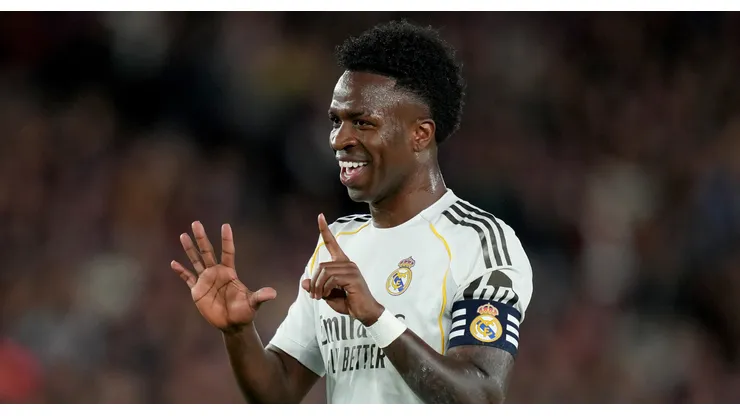 Vini Jr. tem contrato com o Real Madrid até junho de 2027 - Foto: Alex Caparros/Getty Images