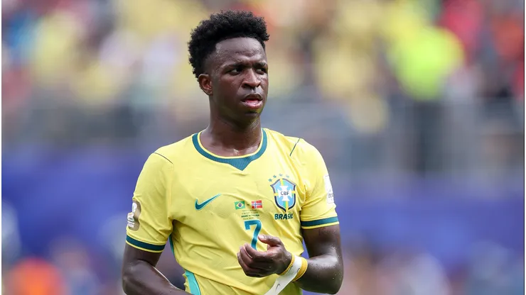 Vinicius Junior no intervalo da partida das oitavas de final da Copa do Mundo entre Brasil e Noruega. (Photo by Justin Setterfield/Getty Images)