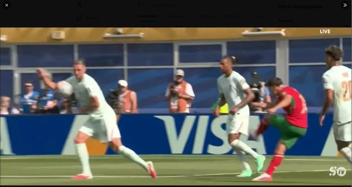 Para PC de Oliveira, toque de mão de Rabiot aconteceu na fase anterior à jogada de Mbappé, que originaria primeiro gol francês – Foto: Reprodução/STV