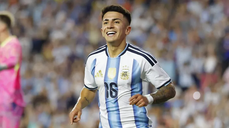 Thiago Almada em disputa da Copa do Mundo de 2026.