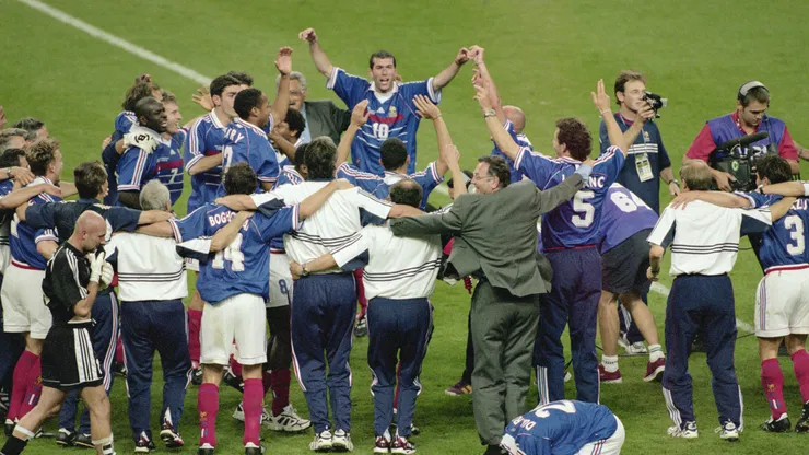 França comemorando título em 1998. Credit: Stu Forster/Allsport