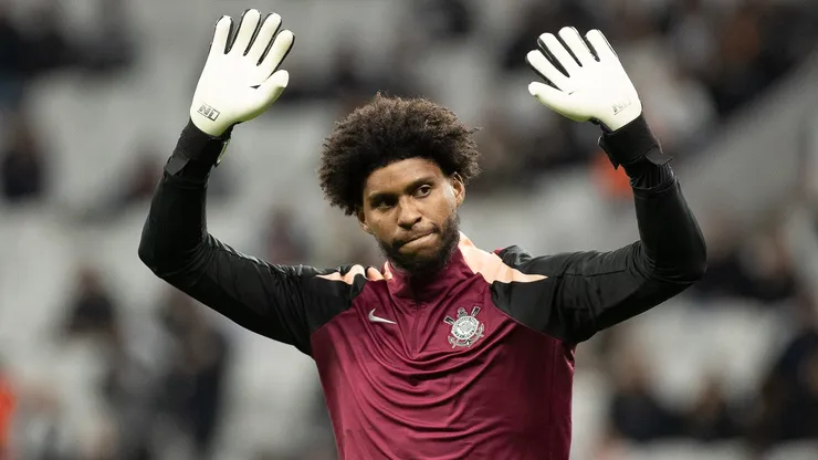 Hugo Souza é um dos destaques do Corinthians na temporada