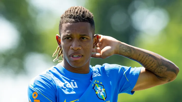 Danilo vem sendo disputado no mercado