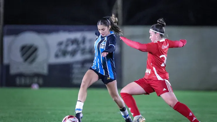 Grêmio e Internacional em final do Gaúcho Feminino Sub-15 - Foto: Caroline Motta/Grêmio FBPA