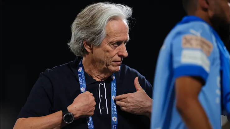 Jorge Jesus deve assumir cargo herdado por Roberto Martínez nesta segunda-feira após queda de Portugal na Copa