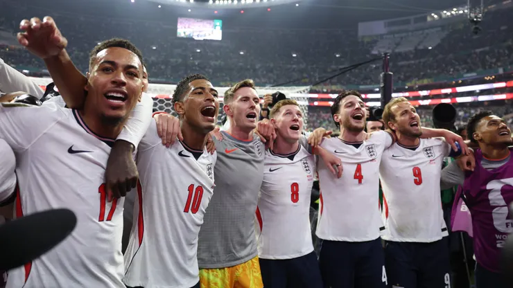 Inglaterra comemorando classificação. (Photo by Francois Nel/Getty Images)