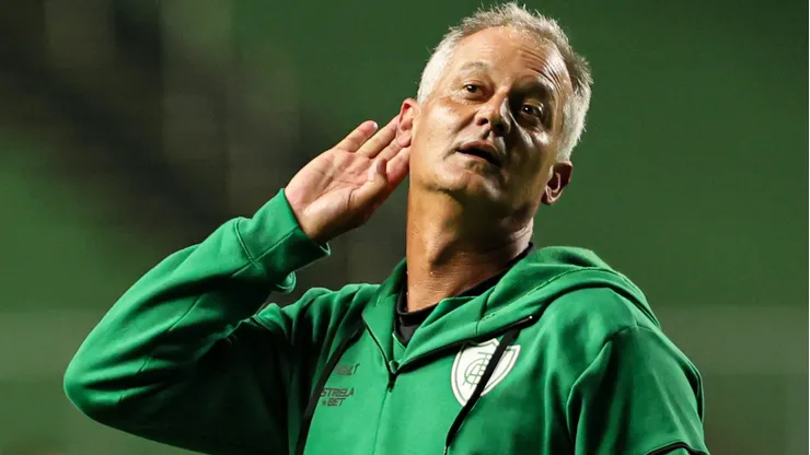 Treinador deu a sua opinião - Foto: Gilson Lobo/AGIF.