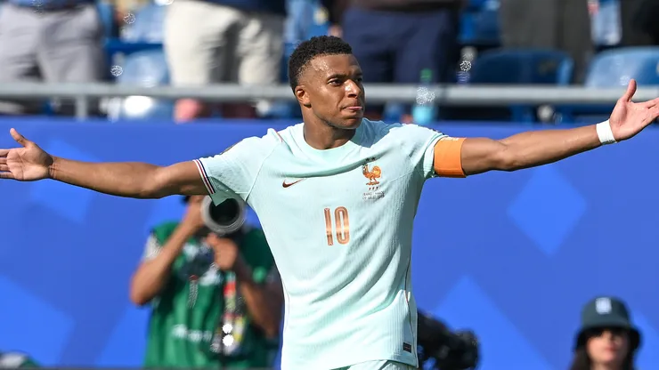 Mbappé se redimiu após perder pênalti