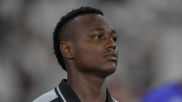 Nathan Fernandes jogador do Botafogo durante partida contra o Fluminense no estadio Engenhao pelo campeonato Carioca 2026. Foto: Thiago Ribeiro/AGIF