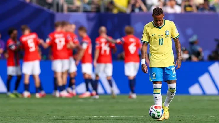 Neymar marcou de pênalti o gol de honra do Brasil