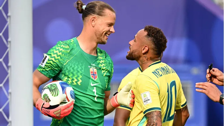 Goleiro fez grande partida - Foto: IMAGO/PRESSE SPORTS.