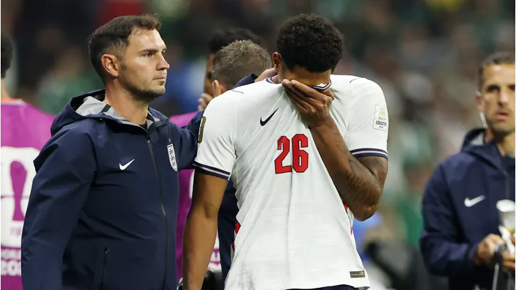 Jarell Quansah é suspenso e desfalca Inglaterra até eventual semifinal da Copa