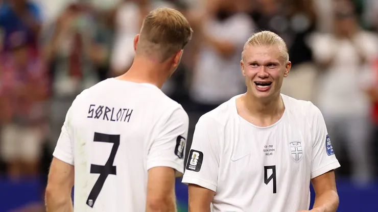 Haaland e Sorloth em partida da Copa. (Photo by Lars Baron/Getty Images)