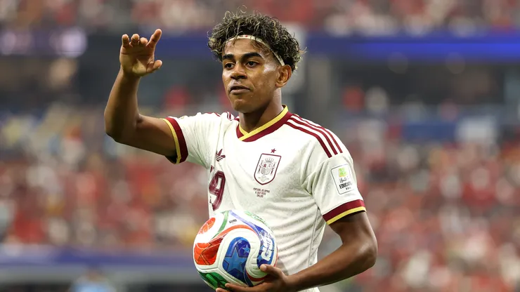 Lamine Yamal durante o duelo entre Portugal e Espanha pela Copa do Mundo. Foto: Molly Darlington/Getty Images